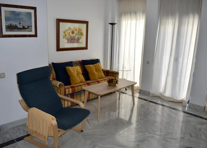 Komodo Marbella House - Bright Beachfront Duplex With Parking, Pool & Gym
