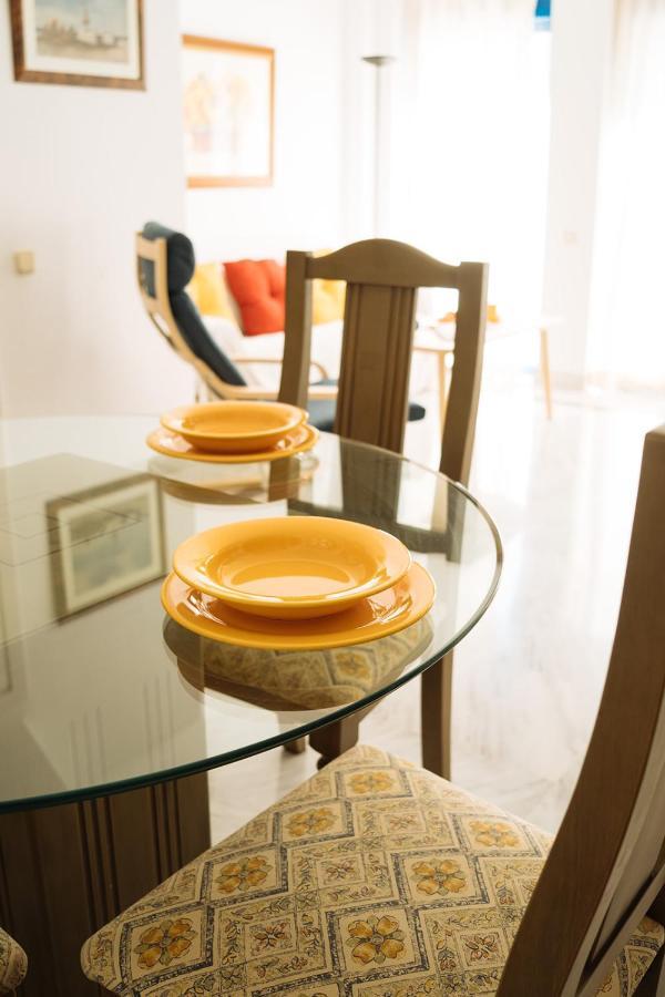 Komodo House - Bright Beachfront Duplex With Parking, Pool & Gym Apartamento *