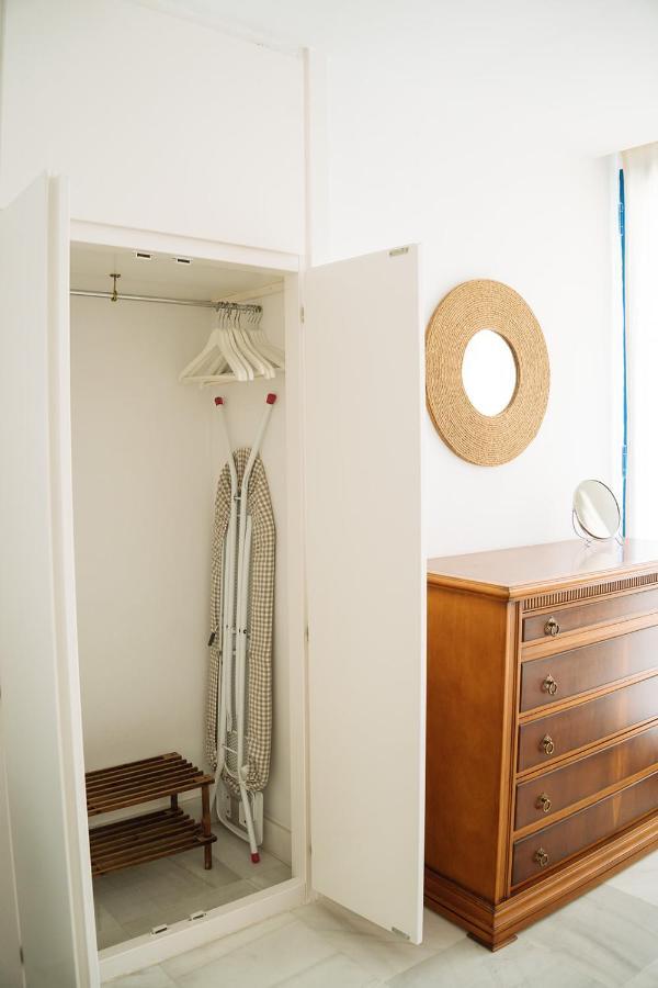 Apartment Komodo House - Bright Beachfront Duplex With Parking, Pool & Gym *