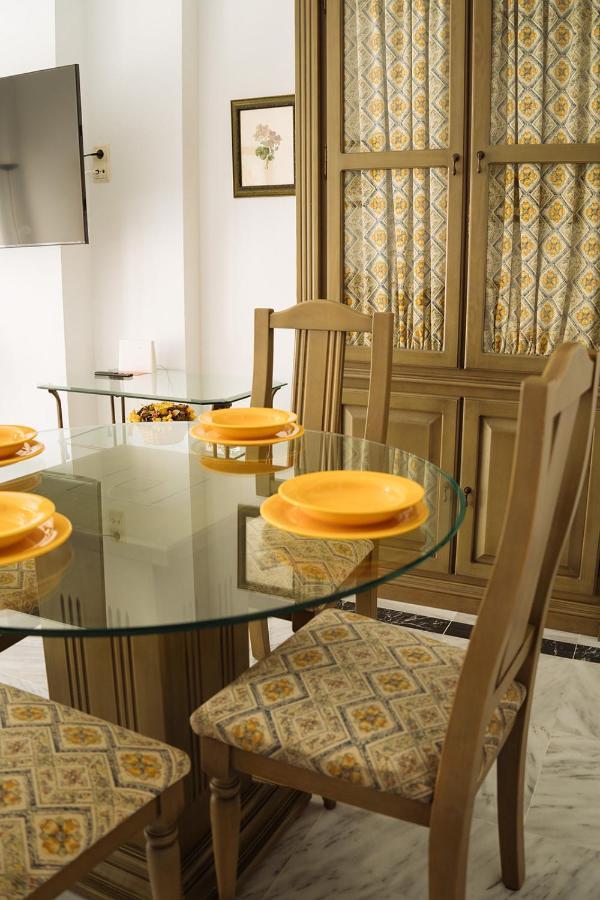 Komodo House - Bright Beachfront Duplex With Parking, Pool & Gym Apartment Marbella