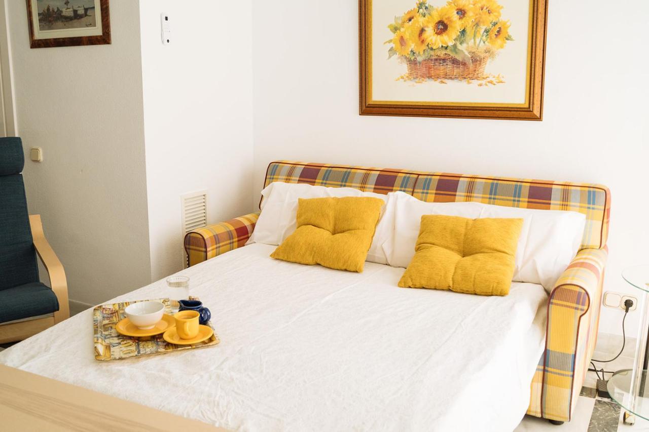 Komodo House - Bright Beachfront Duplex With Parking, Pool & Gym Apartment Marbella