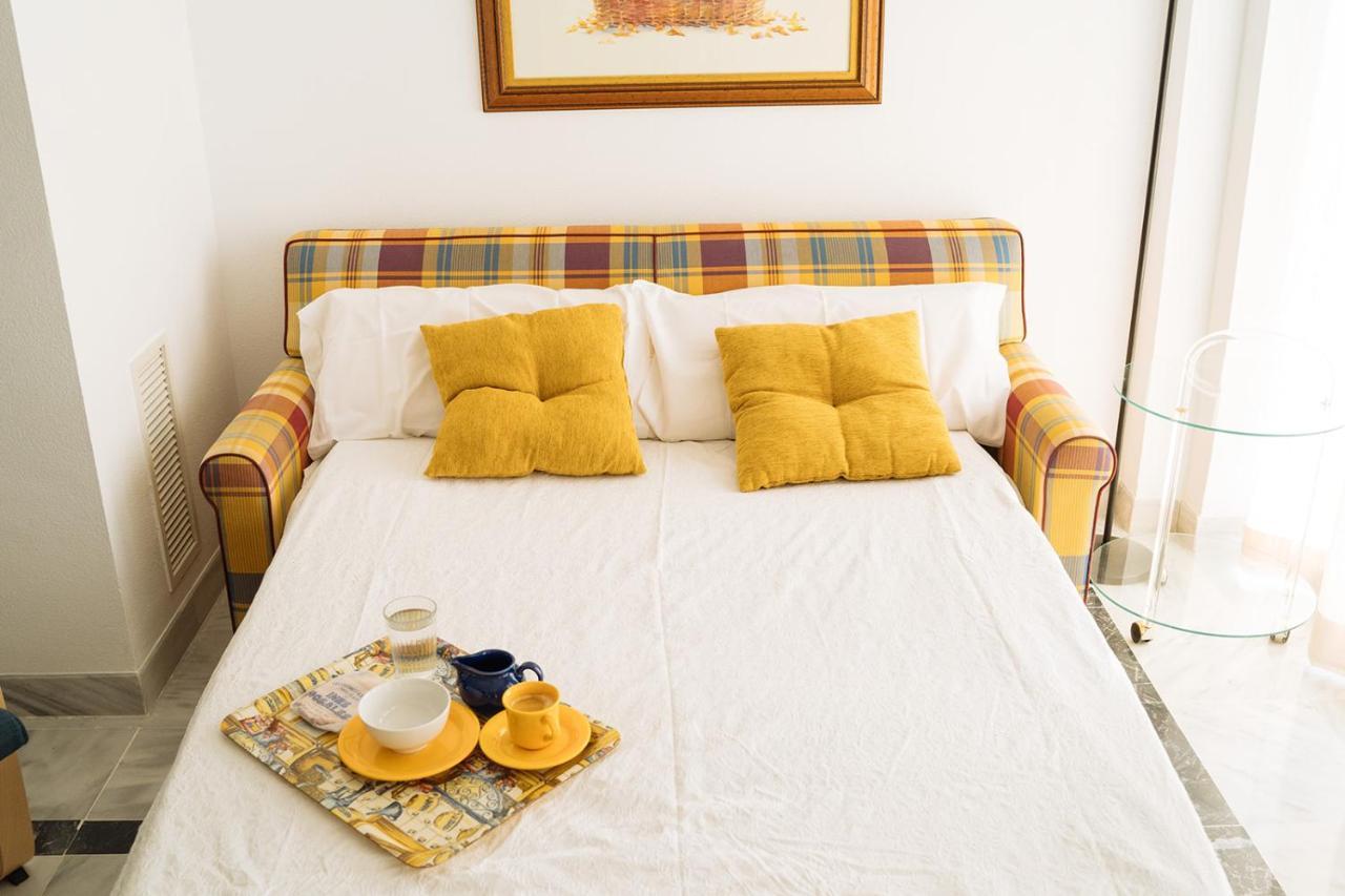 Komodo House - Bright Beachfront Duplex With Parking, Pool & Gym Apartment *