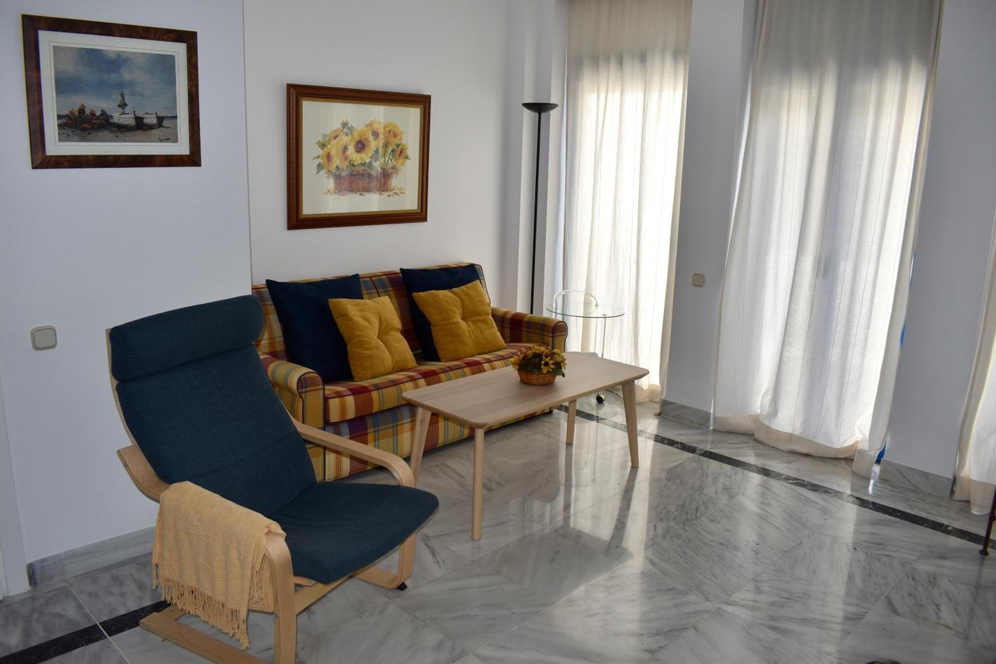 Komodo House - Bright Beachfront Duplex With Parking, Pool & Gym *