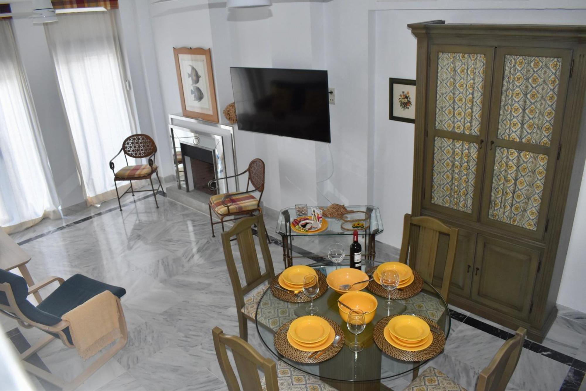 Komodo House - Bright Beachfront Duplex With Parking, Pool & Gym Apartamento *