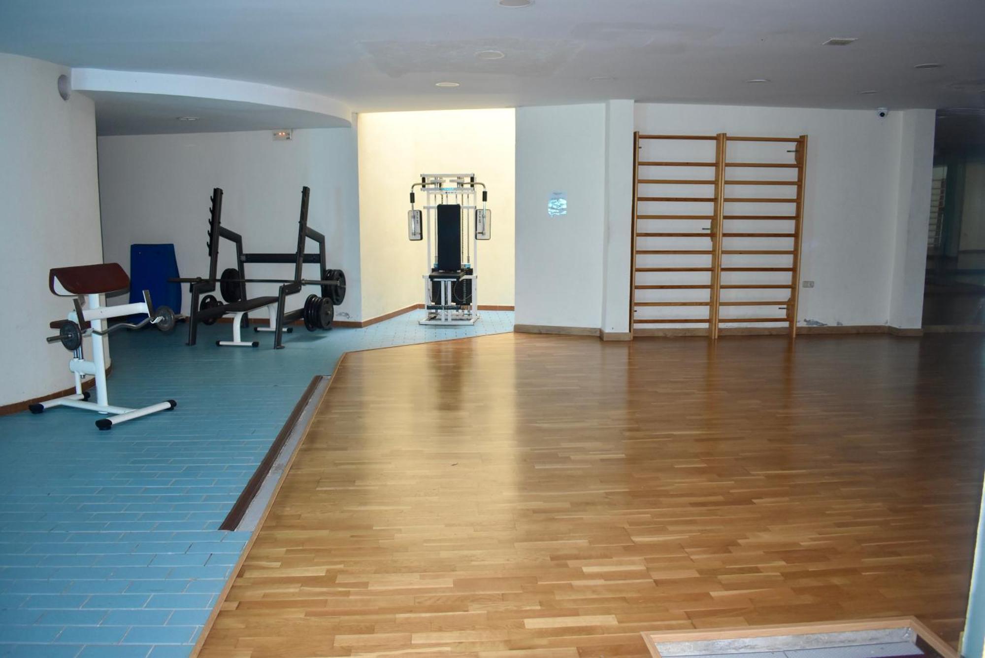 Komodo House - Bright Beachfront Duplex With Parking, Pool & Gym Apartment Marbella