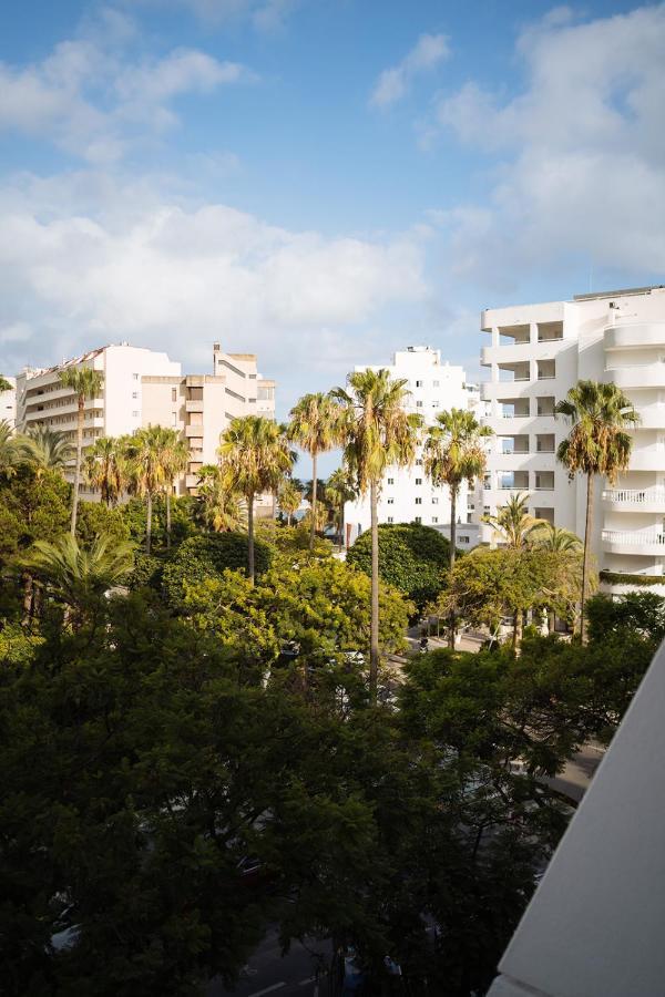 Komodo House - Bright Beachfront Duplex With Parking, Pool & Gym Marbella