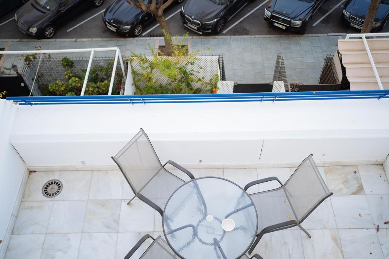 Apartment Komodo House - Bright Beachfront Duplex With Parking, Pool & Gym Marbella
